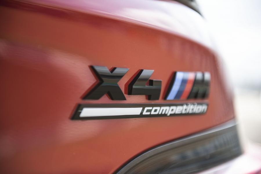 Логотип BMW X4 M Competition (F98) 2019 года  (WW) (фото 94 из 109)